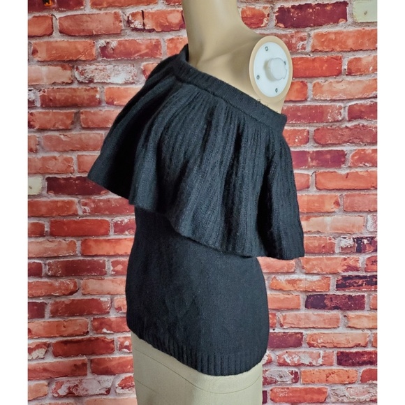 Aqua 100% Cashmere One Shoulder Sweater Small NWT - Picture 2 of 7